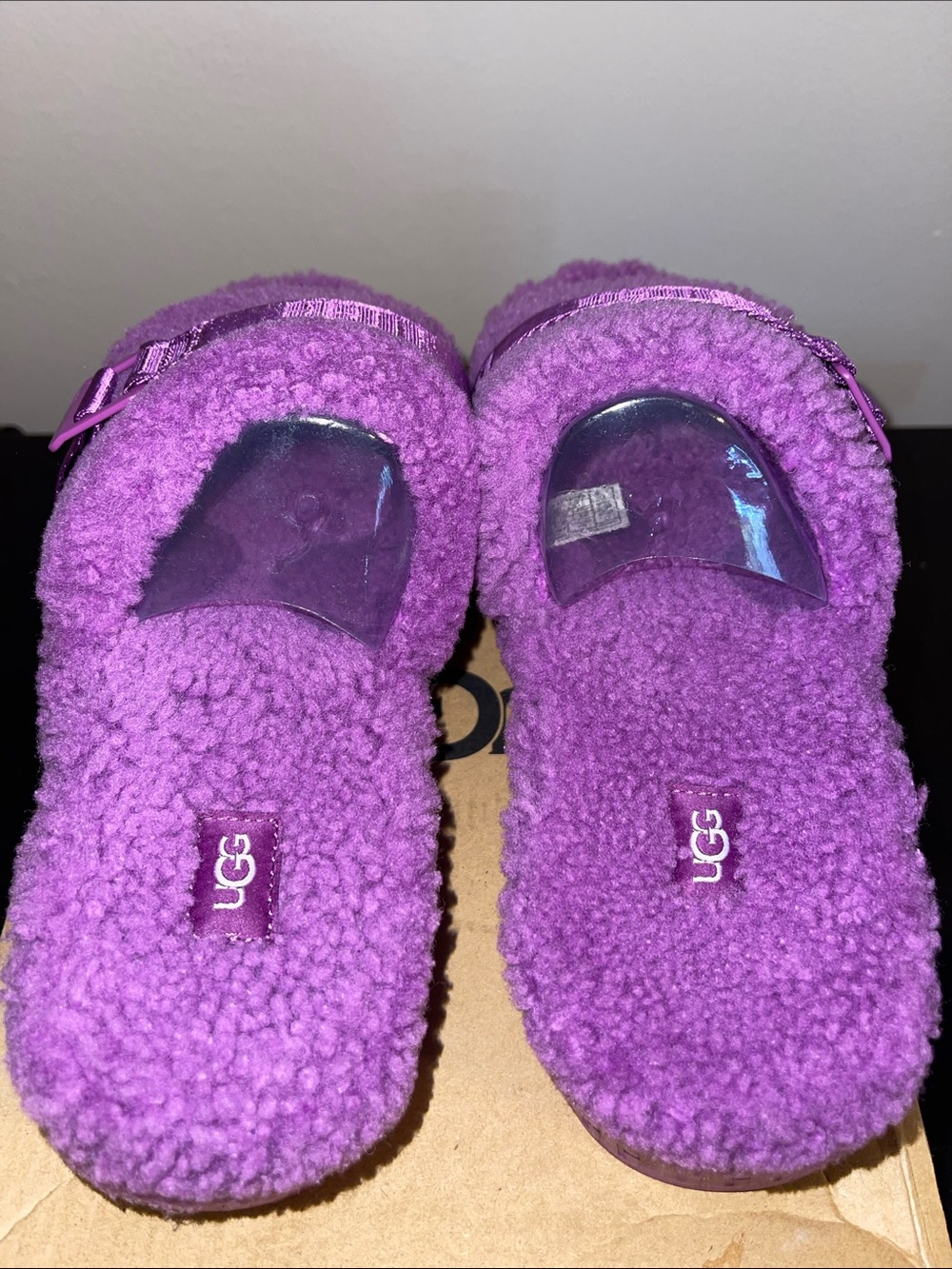 🗣️BRAND NEW! NEVER WORN! Women’s UGG Bright Purple Sherpa Slide w/Branded Buckle - Picture 3 of 6